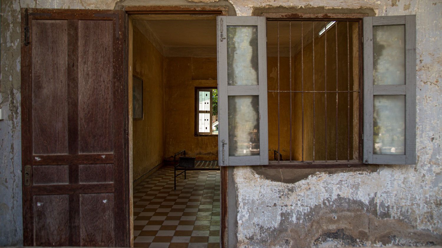 uma antiga escola transformada em centro de tortura