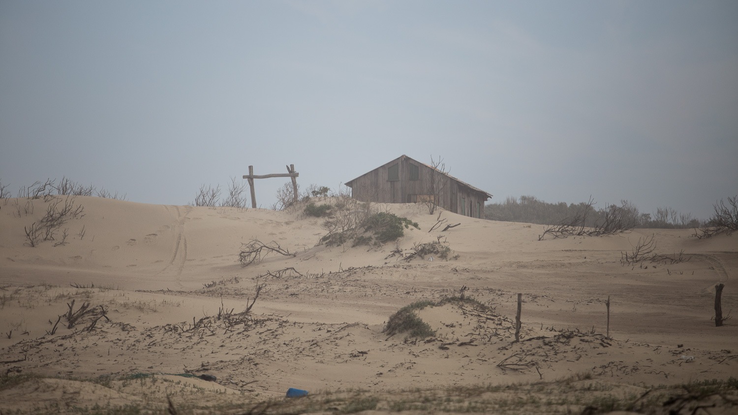 casa abandonada no meio da praia do cassino 