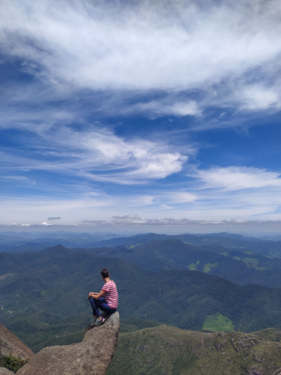 vista do cume do pico dos marins 